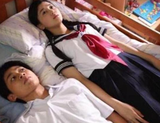 初中生"早恋",95%会买"这3样物品",班主任:老实交代!