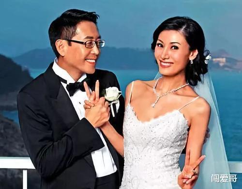 张信哲拒绝周迅求爱,转身追求李嘉欣遭拒,自不量力?