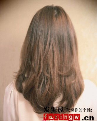 中长卷发发型之梨花烫 呈现完美小脸轮廓