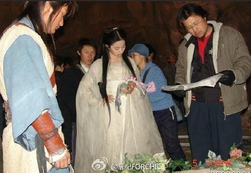 刘亦菲拍摄《神雕侠侣》现场照曝光,演好小龙女真不容易看着好疼