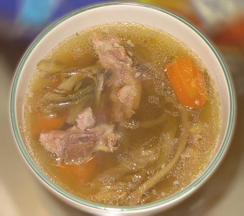  p>猪骨汤是一道具有能壮腰膝,益力气,补虚弱,强筋骨之功效的汤,由