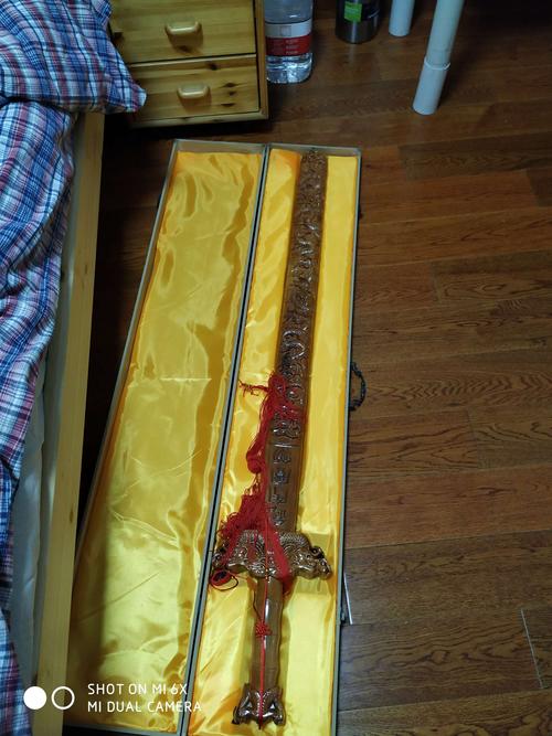 床底下的桃木剑,据说有姐姐高