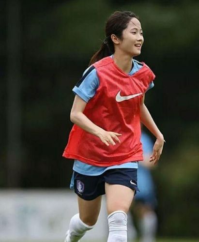 赵丽娜,中国女足第一美女,拥有绝佳的身材,至今没有找到真爱