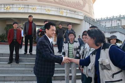 [在路上]广汉市委和博物馆有关领导抵达保山看望科考队