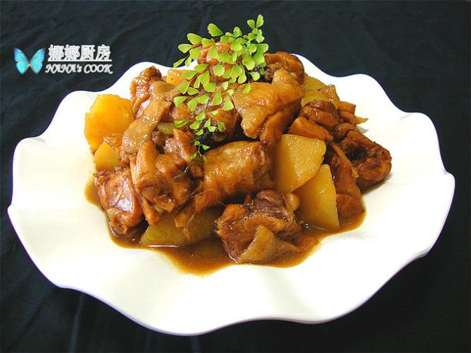 家常土豆烧鸡块