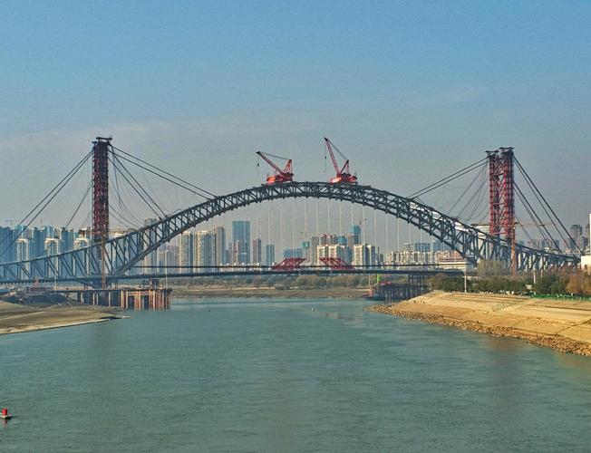 建设中的"江汉七桥".