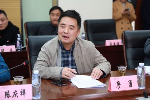 医院院长李飞详细介绍了医共体中心药房的建设过程,以二郎口院区为例