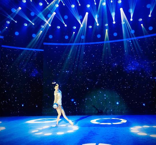 她曾因挺胸照走红发育过早退役拒绝进娱乐圈如今近况如何