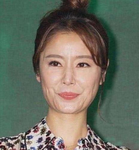 43岁的林心如怎么了?皮肤松弛不再打扮,网友:霍建华怎么受得了