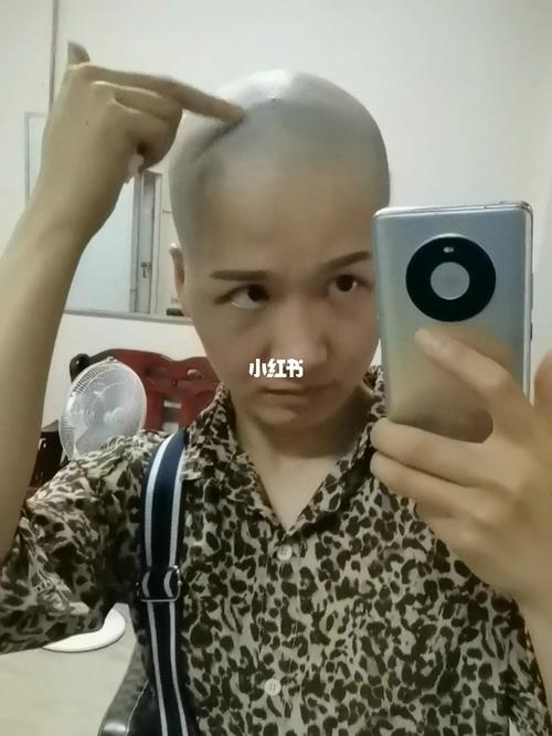 这世上又诞生一枚小光头啦_光头女孩_时尚_发型