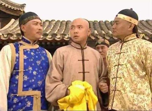 两人同演《李卫当官》,一人早已成一线大腕,一人却还在3线飘?