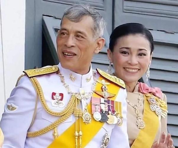 68岁泰王爱子心切,漏夜飞往瑞士会面,苏提达儿子有机会露脸吗