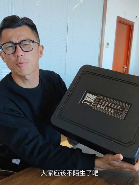 拆包~#微博x计划##年度开箱图鉴#@微博汽车@微博视频陈震同学的微博