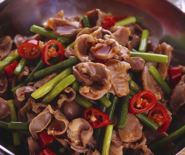  p>干锅鸡杂是一道家常菜,干锅鸡杂原料:鸡杂(鸡肠, a target="_blank