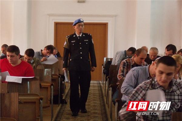 文卫 正文2011到2015年,黄伟在联合国总部维和警察司担任警察招聘官