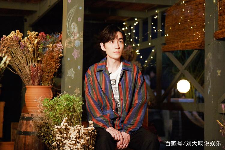 粉丝们也非常亲切的称朱一龙为居老师,可以说新晋的国民老公就是非朱