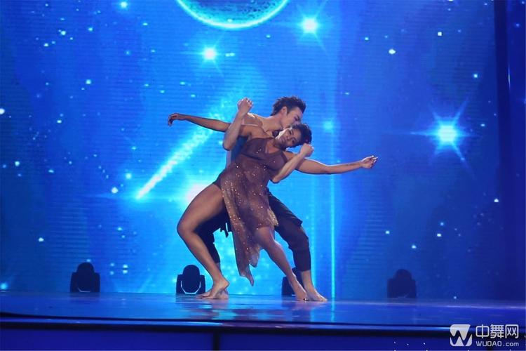 第二季《中美舞林》张傲月性感舞姿俘获美国舞者 威力斯赠送民族礼物