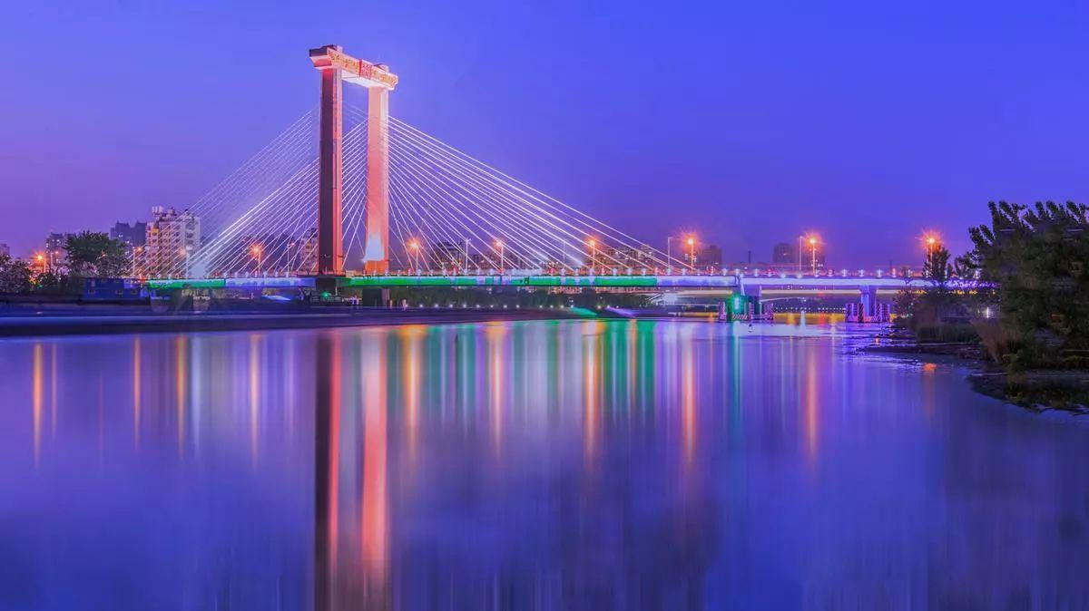 去宿迁大桥,欣赏宿迁迷人的夜景