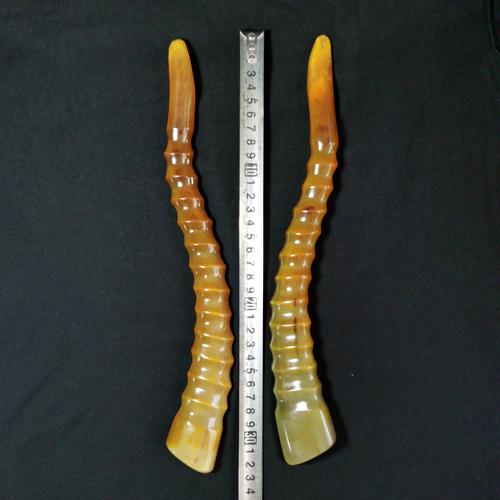 佚名 旧藏羚羊角一对