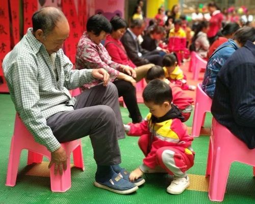 九九重阳节 浓浓敬老情——佛冈县建设路幼儿园开展重阳敬老庆祝活动