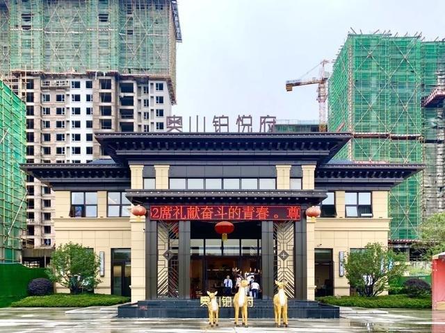 都说百闻不如一见,奥山·铂悦府137㎡户型的样板间已经建成,同时