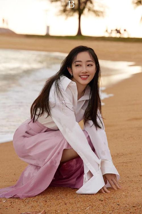 蒋梦婕海边写真向往用一次旅途去感受,人生篇章里不同