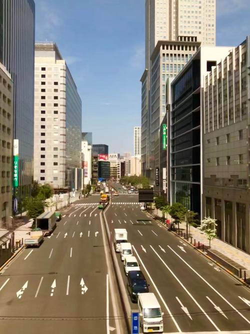 城市不拥挤,各种房子建筑很精致……我们住在三谷