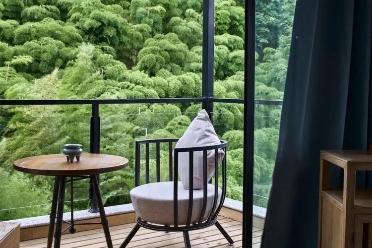 雲端·溪谷民宿隐匿于安吉天荒坪与杭州临安交界的山谷内,从天荒坪