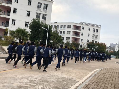 新校服,新风貌——会昌三中