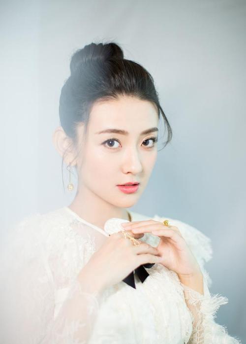 魅力少女梁洁超清壁纸生活照