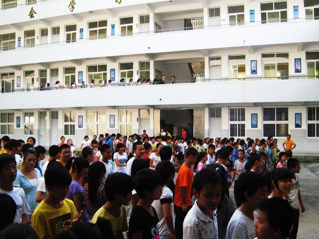 界坑中学内景 界坑中学,位于界坑乡,地处永嘉,缙云,仙居三县交界的