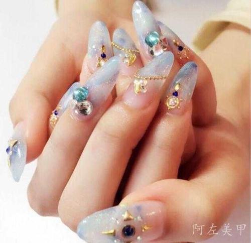 网红美甲图片带链子