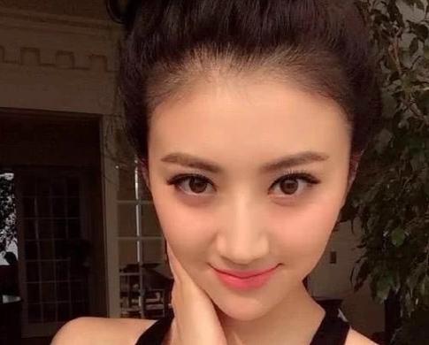 带你参观景甜的豪宅内景:阳台光线好又宽敞,都能用来种树了