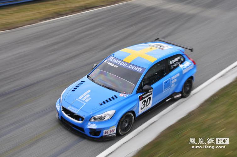 沃尔沃c30赛车在出弯后全力加速关键词:wtcc
