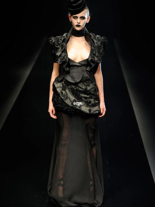auaa 2013_秀场_哥特_设计师品牌_时装秀_礼服_万圣节去哪玩_时尚
