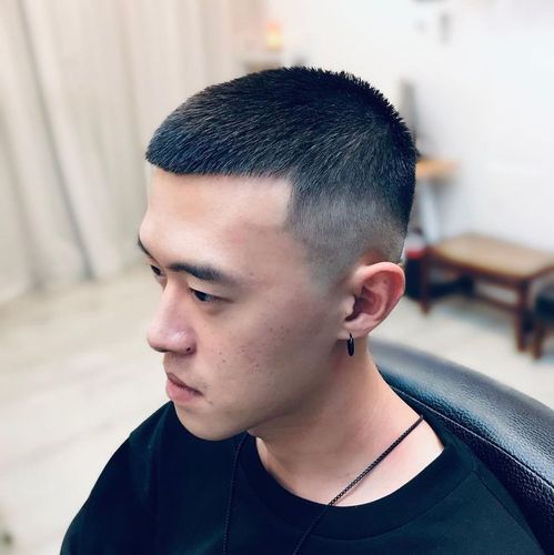 一,两边铲短 寸头