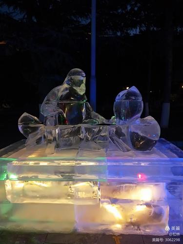 冰雕的制作很精致,精致的惟妙惟肖,犹如鬼斧神工.