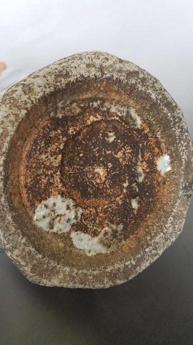 元青花传统底足的漩涡底,火石红……麻仓土的特征