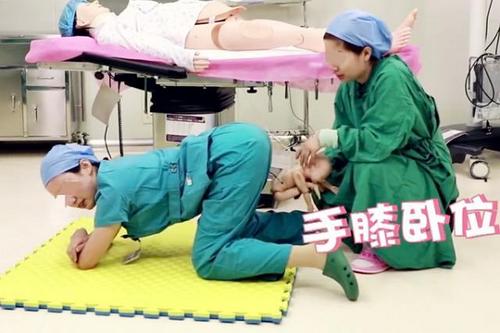 产妇站着能生孩子吗?助产士揭秘各种分娩姿势,孕妈了解下