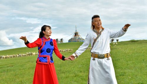 内蒙古巴彦呼硕大草原,唱一曲《敖包相会》,做一天草原人