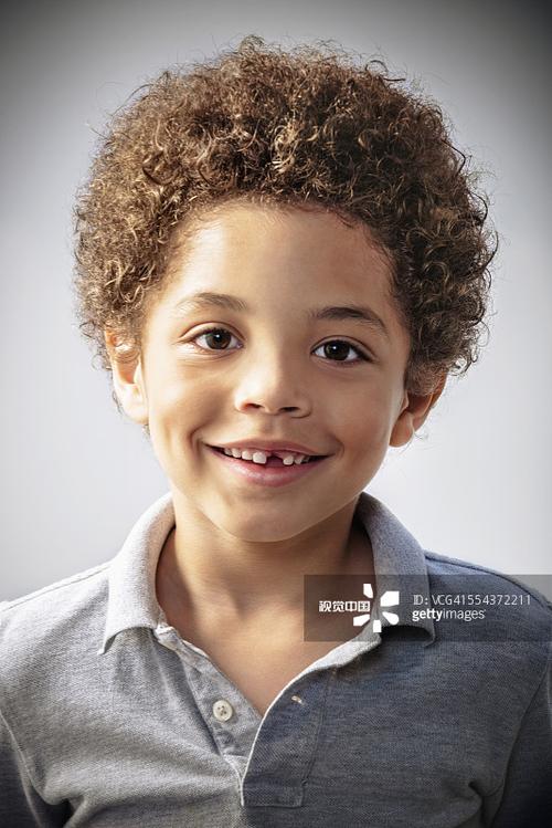 男孩,混血儿,缺牙,微笑,卷发男孩,混血儿,缺牙,微笑,卷发图片素材作品