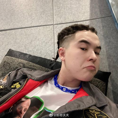那奇沃夫脏辫新发型还挺好看