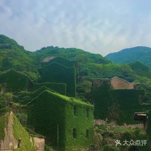 无人村  