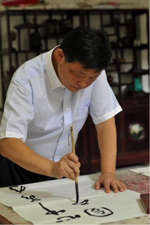 春秋古意 超然天成——记书法家肖涵