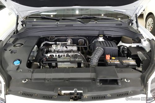 众泰sr9发动机舱