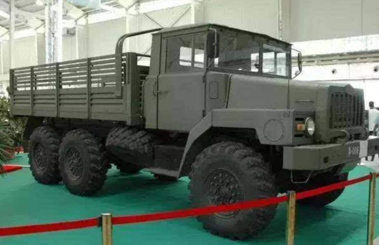 生产5吨级越野重卡,担任部队运输的主要是进口车型包括前苏联的乌拉尔