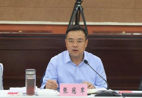 墨玉县召开第十七次中心组理论学习会议 张冠军主持会议