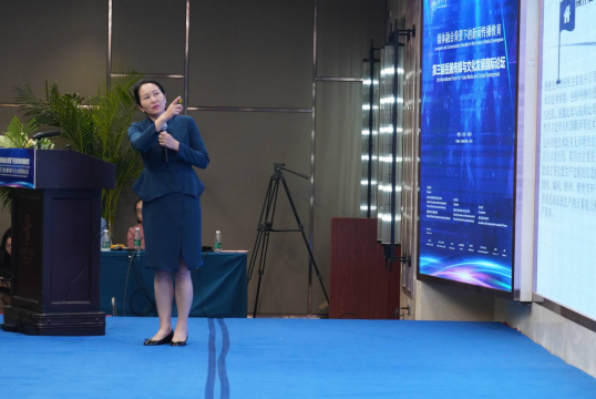 中国新闻史学会会长,清华大学新闻与传播学院教授陈昌凤发表主题演讲