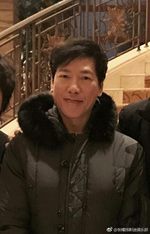 古惑仔乌鸦近照发型软萌穿羽绒服胸肌还是很明显