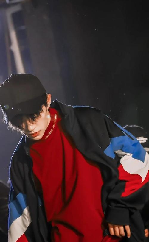 易烊千玺壁纸:好看到炸裂啊!这是什么神仙颜值!太美了